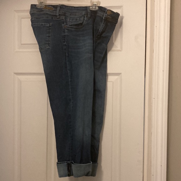 Gently worn cropped jeans with cuff - Picture 2 of 6